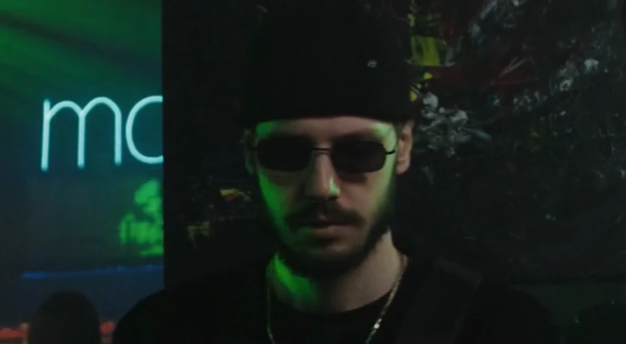 Original image of lower quality that is on the left side of the slider.